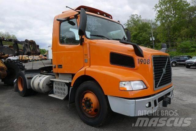 Volvo VNM42T Шасі з кабіною
