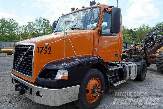 Volvo VNM42T Шасі з кабіною