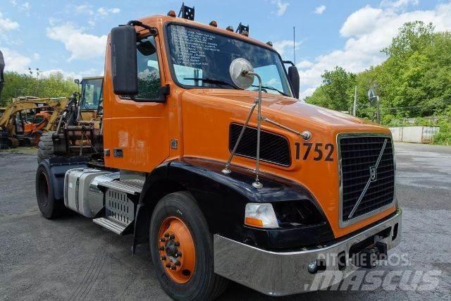 Volvo VNM42T Шасі з кабіною