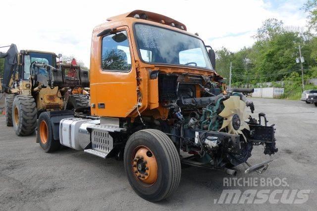 Volvo VNM42T Шасі з кабіною