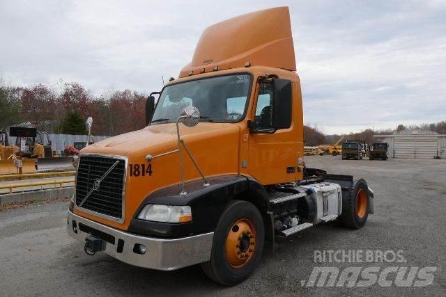 Volvo VNM42T Шасі з кабіною