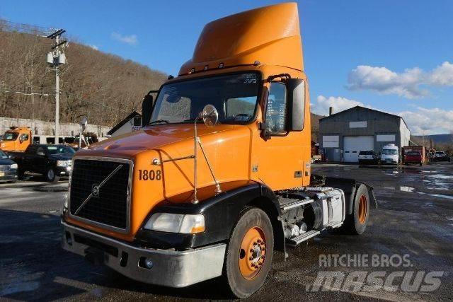 Volvo VNM42T Шасі з кабіною