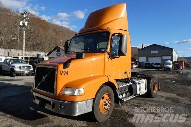 Volvo VNM42T Шасі з кабіною