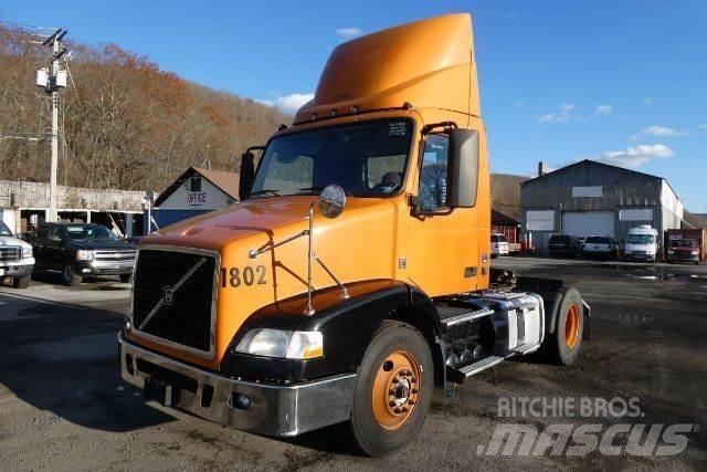 Volvo VNM42T Шасі з кабіною