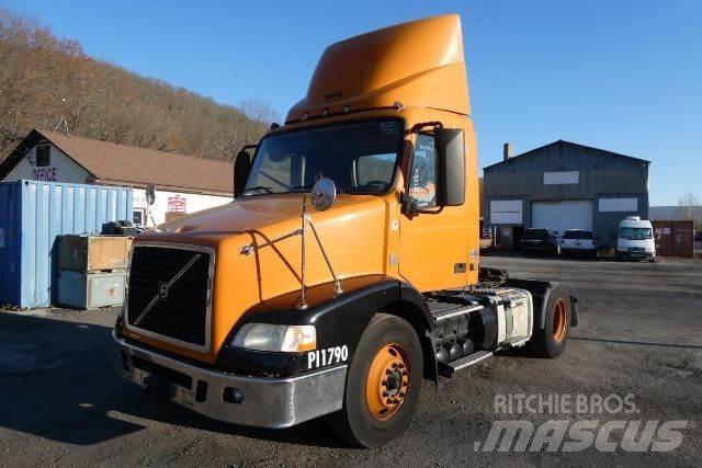 Volvo VNM42T Шасі з кабіною