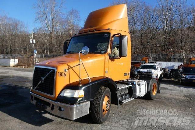 Volvo VNM42T Шасі з кабіною