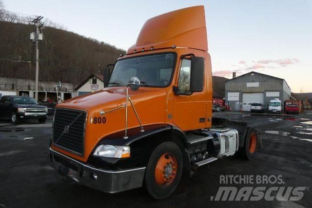 Volvo VNM42T Шасі з кабіною