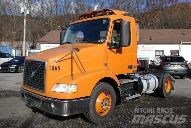 Volvo VNM42T Шасі з кабіною