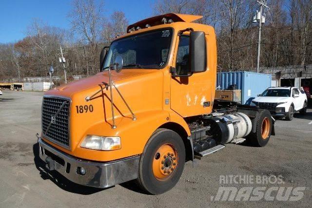 Volvo VNM42T Шасі з кабіною