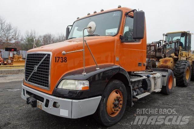 Volvo VNM42T Шасі з кабіною