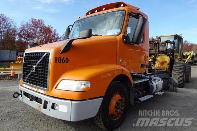 Volvo VNM42T Шасі з кабіною