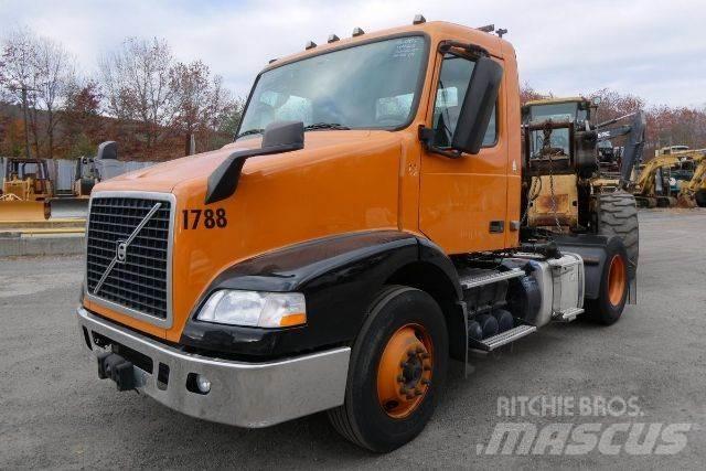 Volvo VNM42T Шасі з кабіною