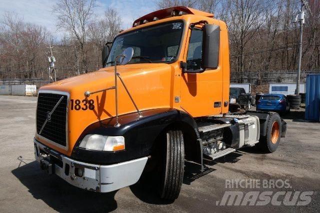 Volvo VNM42T Шасі з кабіною