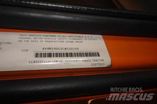 Volvo VNM42T Шасі з кабіною