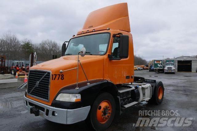 Volvo VNM42T Шасі з кабіною