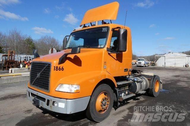 Volvo VNM42T Шасі з кабіною