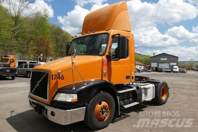 Volvo VNM42T Шасі з кабіною