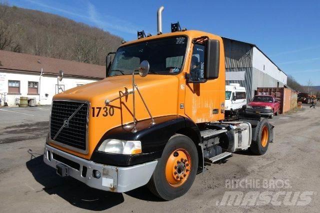 Volvo VNM42T Шасі з кабіною