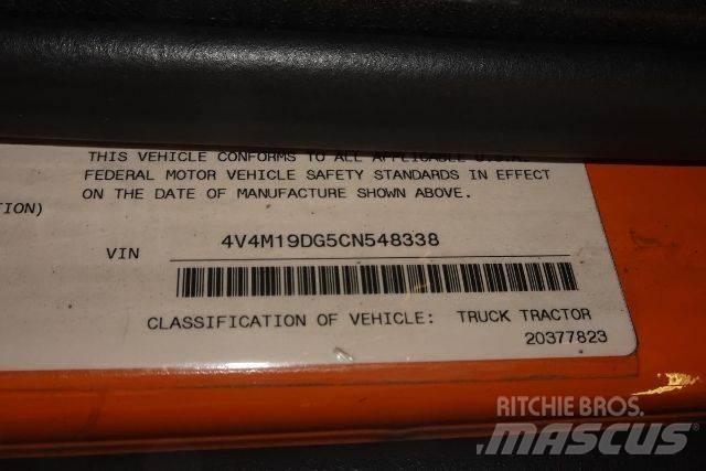 Volvo VNM42T Шасі з кабіною