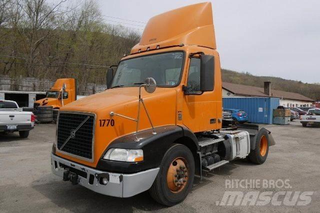Volvo VNM42T Шасі з кабіною