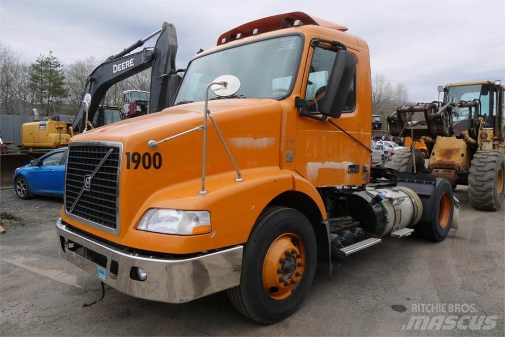 Volvo VNM42T Шасі з кабіною