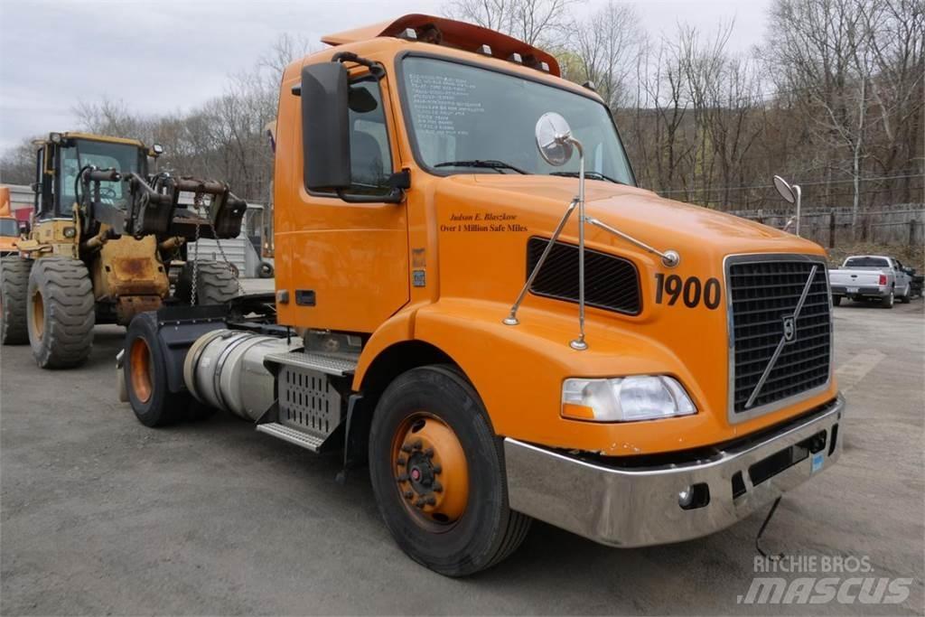 Volvo VNM42T Шасі з кабіною