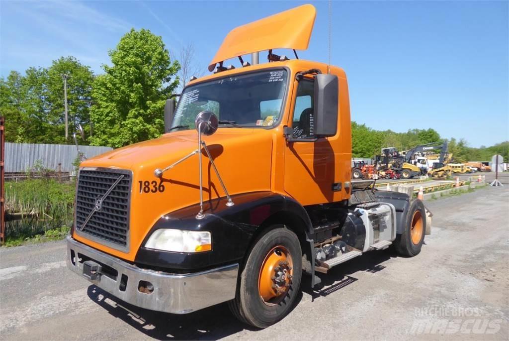 Volvo VNM42T Шасі з кабіною