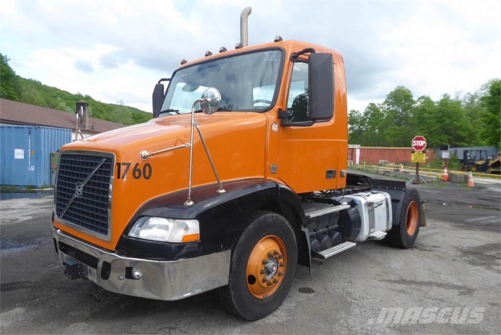 Volvo VNM42T Шасі з кабіною