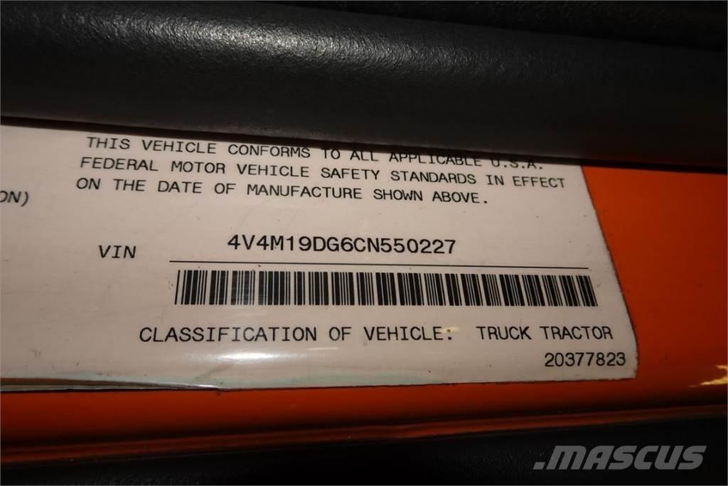 Volvo VNM42T Шасі з кабіною