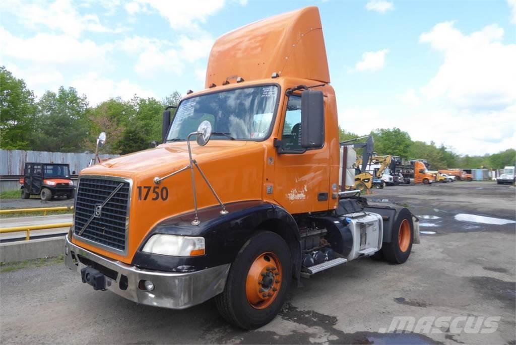 Volvo VNM42T Шасі з кабіною
