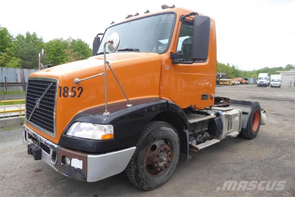 Volvo VNM42T Шасі з кабіною