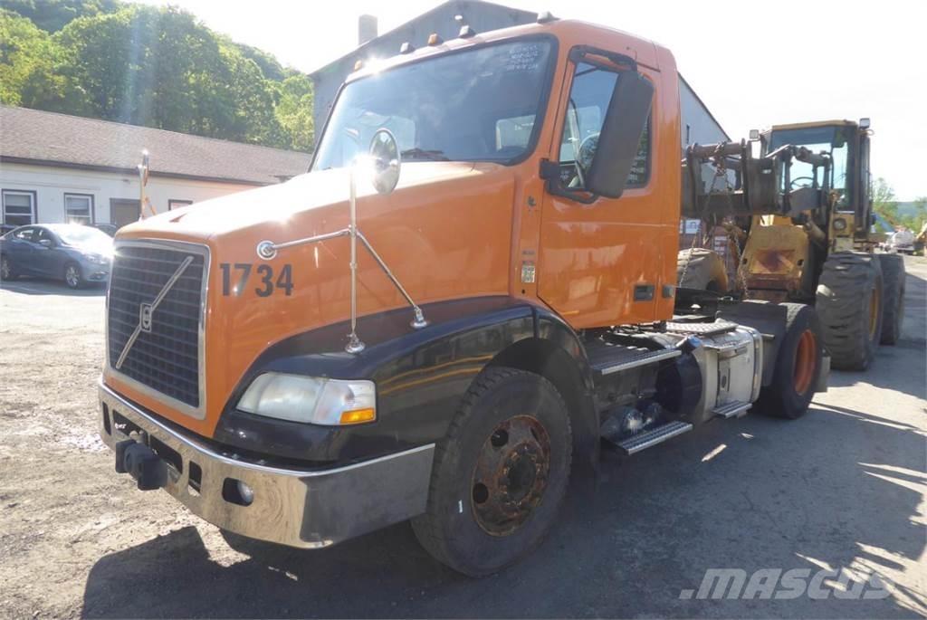 Volvo VNM42T Шасі з кабіною