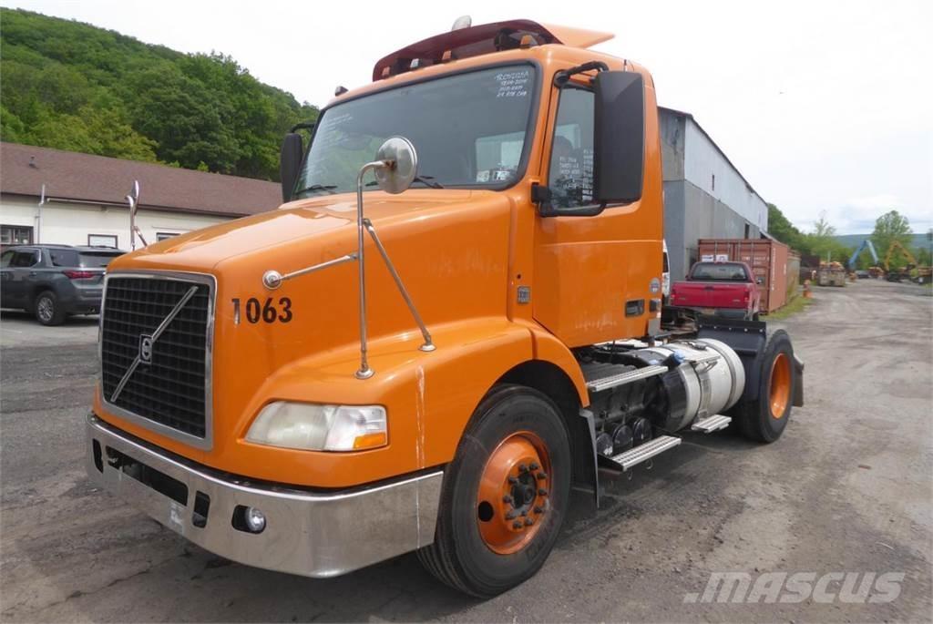 Volvo VNM42T Шасі з кабіною