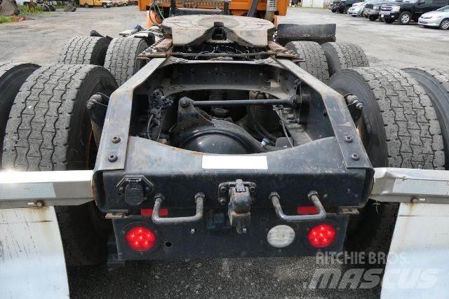 Volvo VNM64T Шасі з кабіною