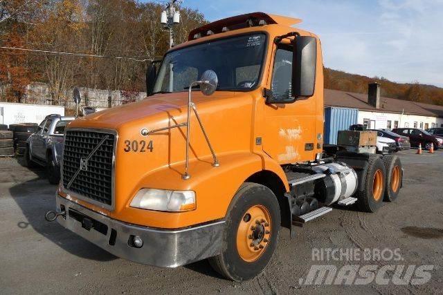 Volvo VNM64T Шасі з кабіною