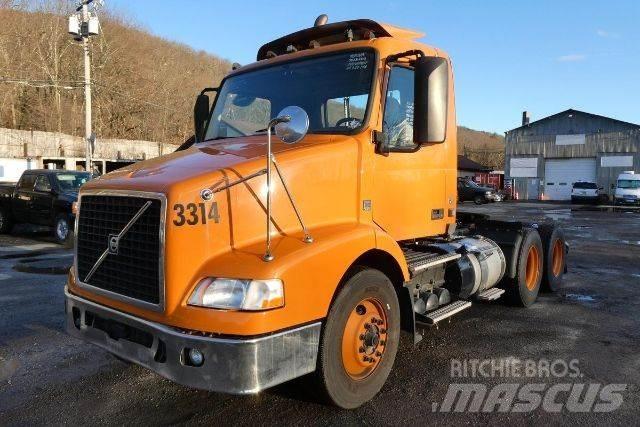 Volvo VNM64T Шасі з кабіною