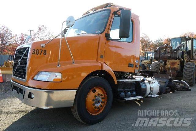 Volvo VNM64T Шасі з кабіною