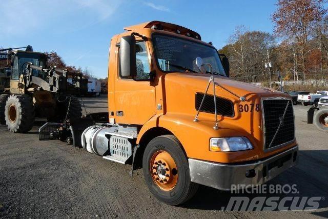 Volvo VNM64T Шасі з кабіною