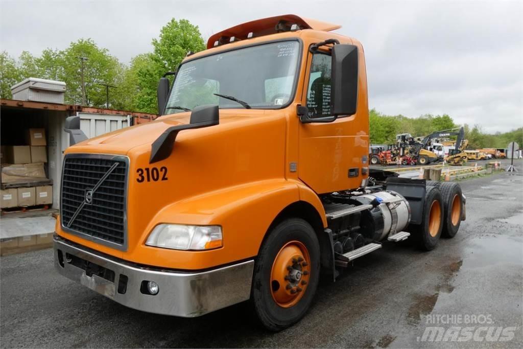 Volvo VNM64T Шасі з кабіною