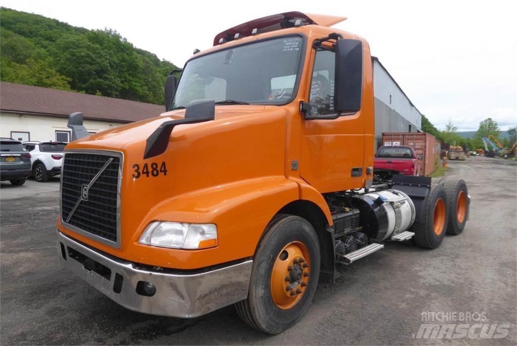 Volvo VNM64T Шасі з кабіною