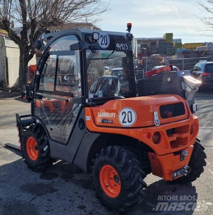 Ausa T144H Телескопічні навантажувачі