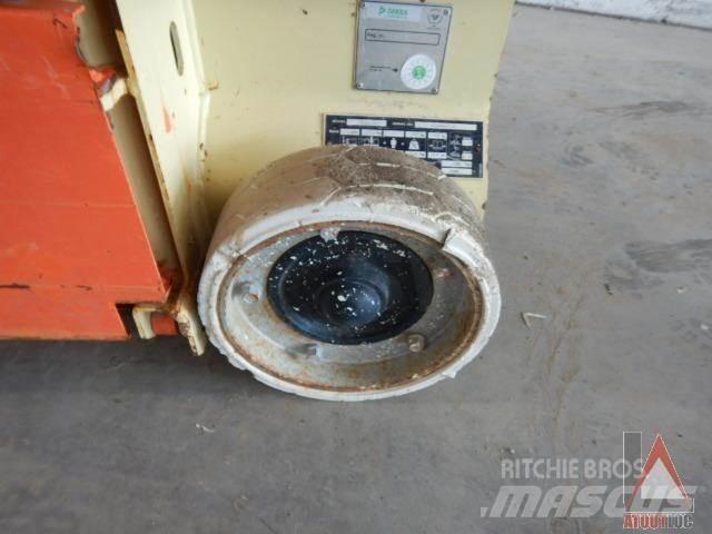 JLG 1230ES Колінчаті підйомники