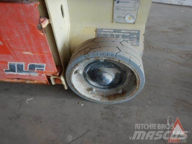 JLG 1230ES Колінчаті підйомники