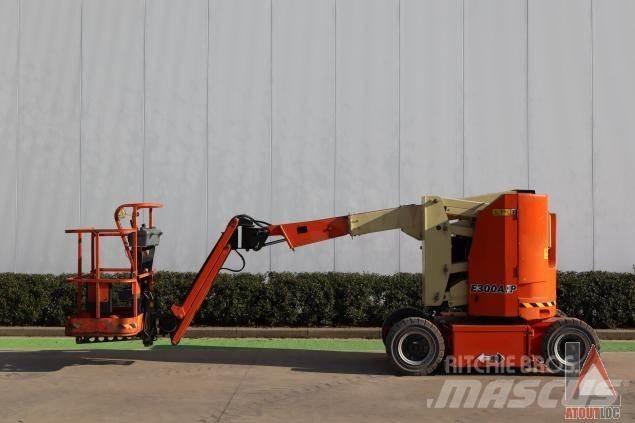 JLG E300AJP Колінчаті підйомники