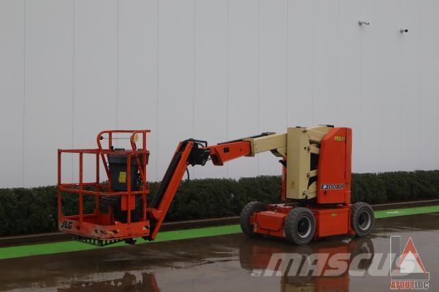 JLG E300AJP Колінчаті підйомники