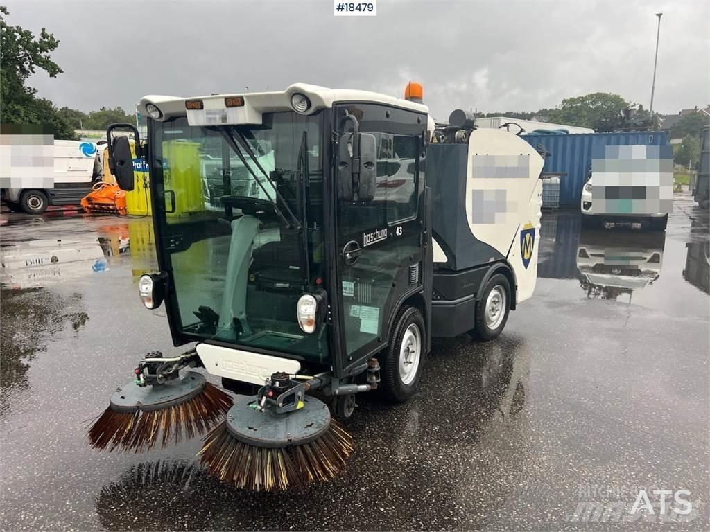 Boschung S2 sweeper Прибиральні машини