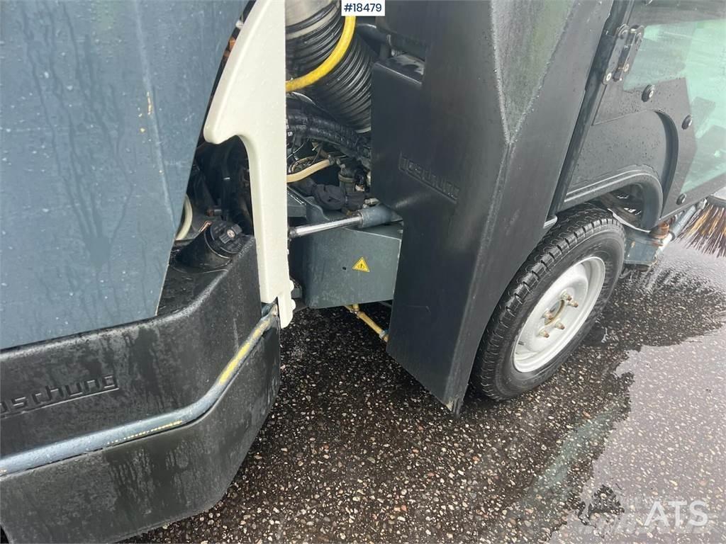 Boschung S2 sweeper Прибиральні машини