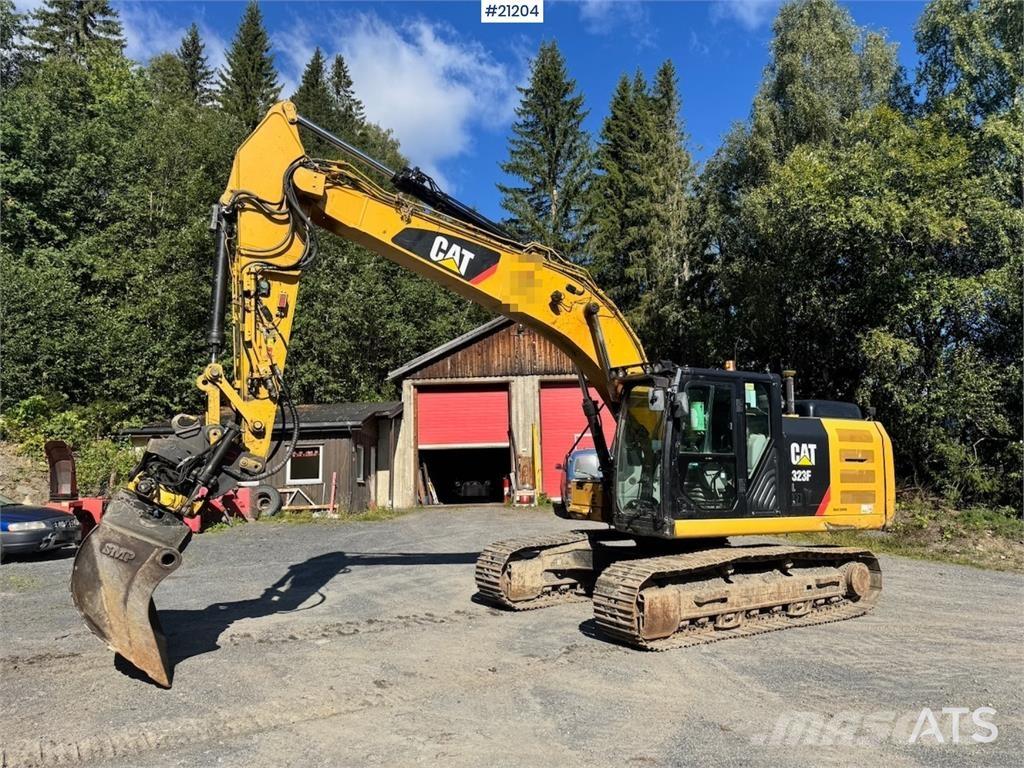 CAT 323FL Гусеничні екскаватори