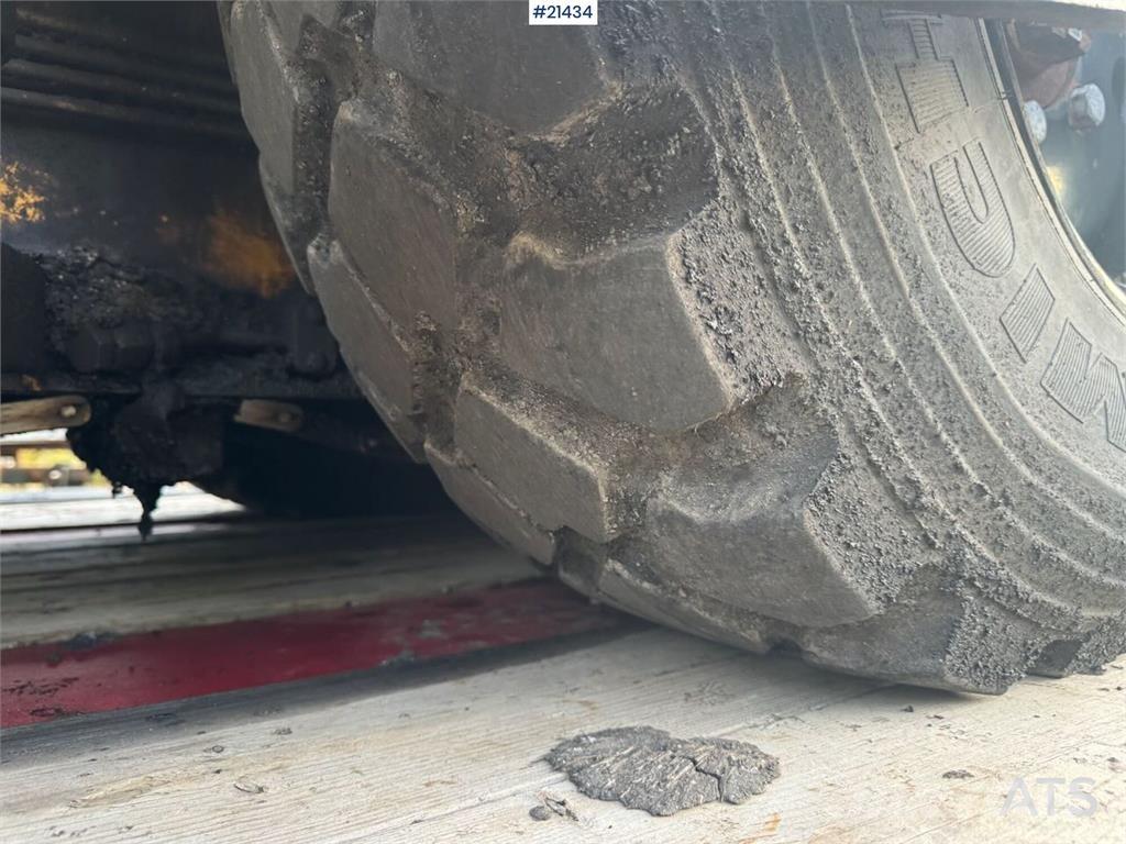 CAT AP 300 Асфальтовкладачі