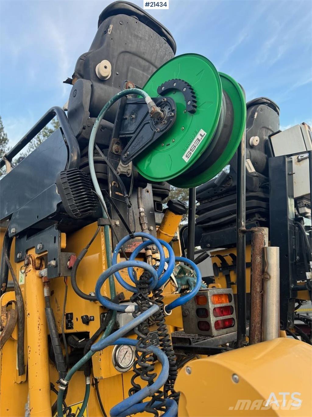 CAT AP 300 Асфальтовкладачі